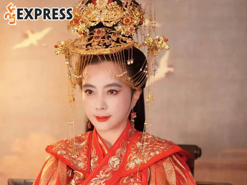 nhan-sac-hien-tai-cua-my-nhan-dep-nhat-nhi-tay-du-ky-35express