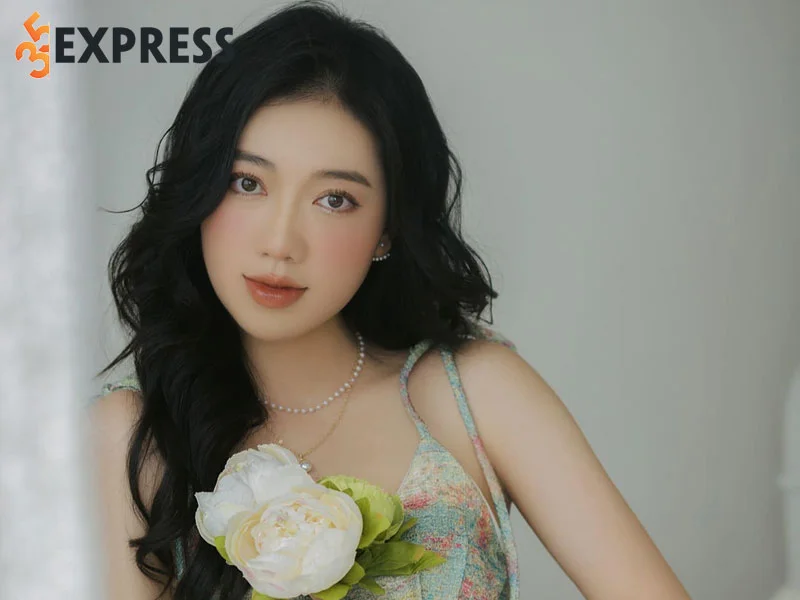 nhan-sac-van-nguoi-me-cua-nguoi-dep-thai-binh-hot-girl-nguyen-thuc-anh-35express