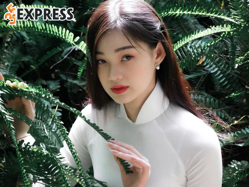 nhung-hinh-anh-dep-cua-tran-thi-be-quyen-3-35express