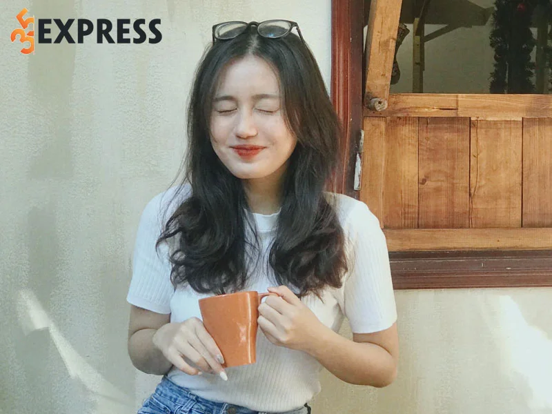 nhung-hinh-anh-xinh-dep-cua-mc-hoang-hong-hanh-35express