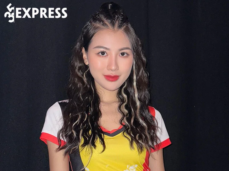phan-thi-thuy-nga-co-vu-doi-tuyen-bi-len-song-nong-cung-world-cup-2022-1-35express
