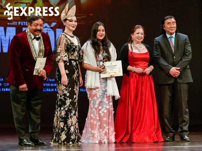sao-nhi-angelina-raja-gianh-giai-best-supporting-actress-tai-my-1-35express