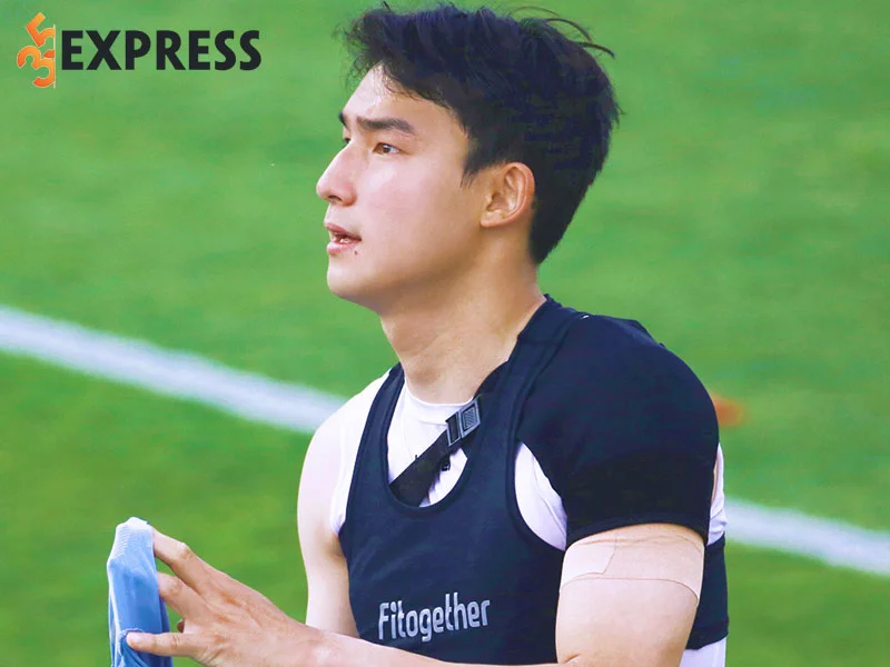 su-nghiep-bong-da-cua-cau-thu-tre-cho-yu-min-2-35express