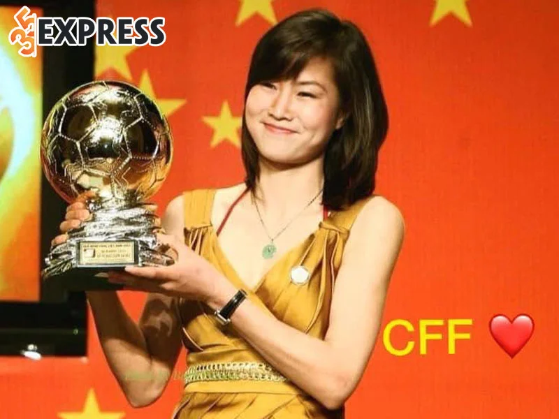 su-nghiep-bong-da-cua-qua-bong-vang-do-thi-ngoc-cham-2-35express