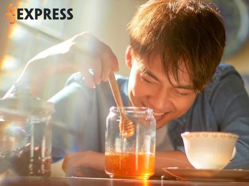 su-nghiep-cua-my-nam-xu-chua-vang-dan-worrawech-2-35express