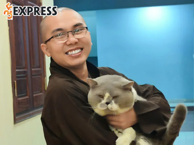 thay-thich-khai-tuan-chia-se-co-duyen-den-voi-tiktok-35express