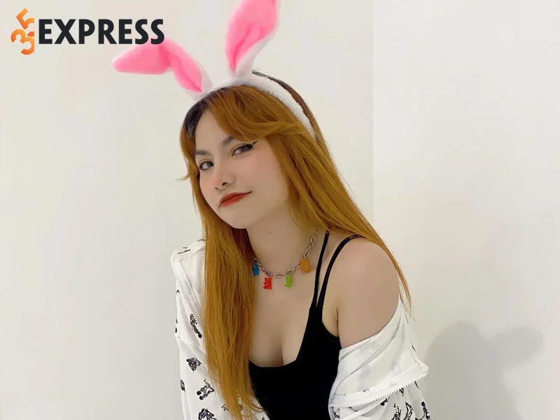 tiktoker-thu-thor-bi-phot-khi-nhay-tai-quan-cafe-2-35express