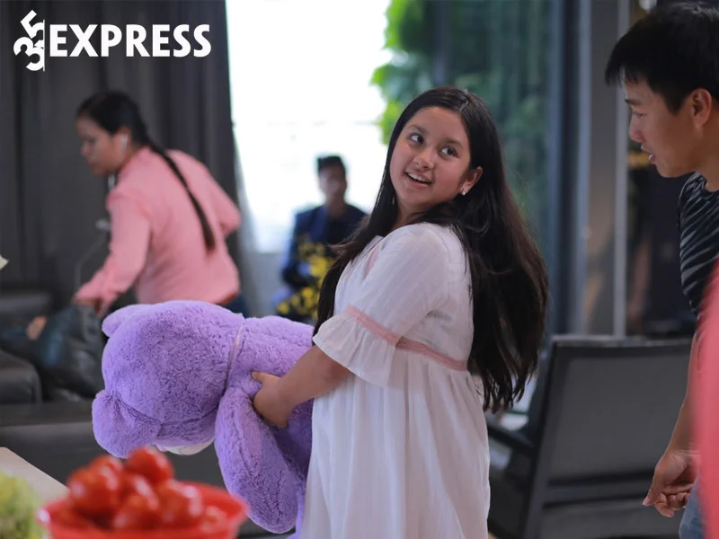 tom-tat-ly-lich-tieu-su-dien-vien-angelina-raja-35express