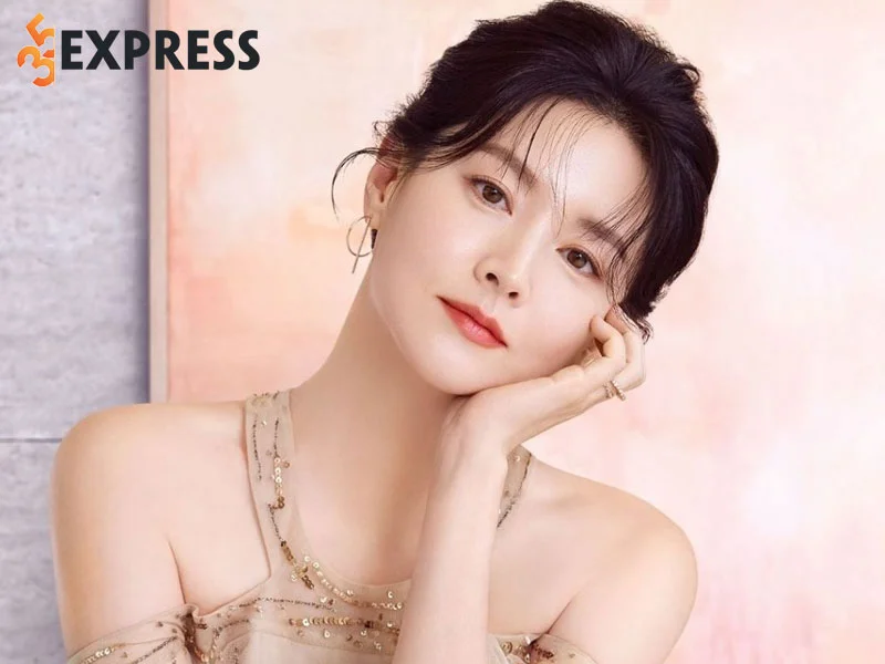 tom-tat-ly-lich-tieu-su-dien-vien-lee-young-ae-35express