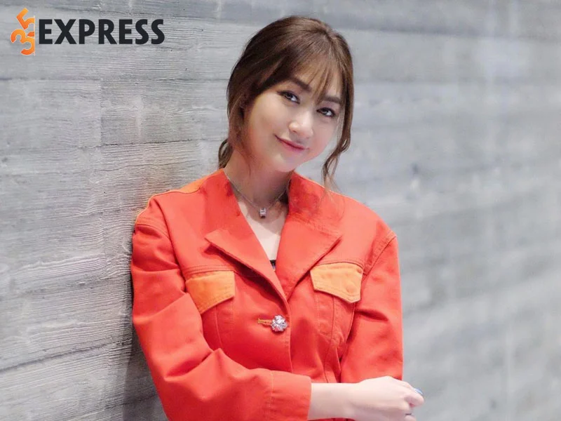 tom-tat-ly-lich-tieu-su-hoa-hau-hoang-gia-van-35express