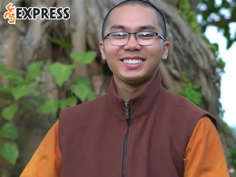 tom-tat-ly-lich-tieu-su-nha-su-thich-khai-tuan-35express