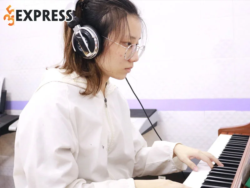trung-tam-am-nhac-ha-thanh-lop-hoc-piano-ha-noi-chuyen-nghiep-35express