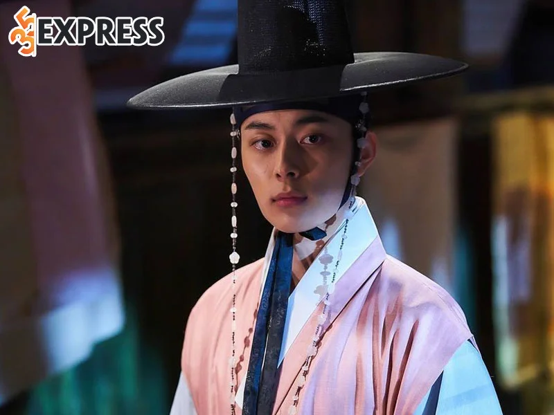 yoo-seon-ho-gay-bao-trong-duoi-bong-trung-dien-1-35express