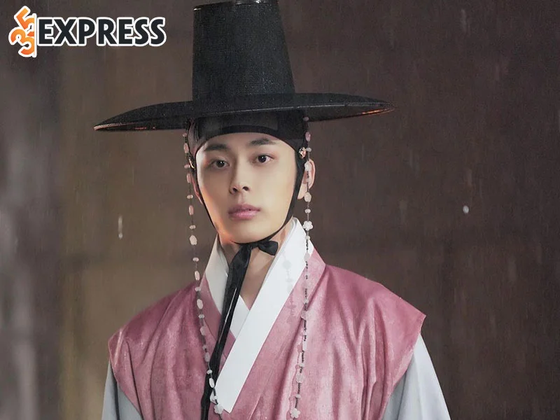 yoo-seon-ho-gay-bao-trong-duoi-bong-trung-dien-35express