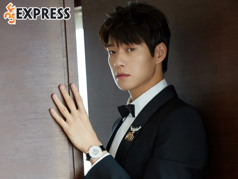 gia-the-khung-cua-nguy-dai-huan-35express