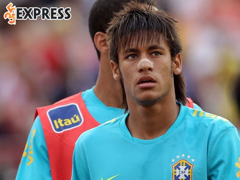hanh-trinh-su-nghiep-bong-da-chuyen-nghiep-cua-neymar-35express