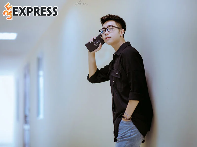 hanh-trinh-tro-nen-noi-tieng-cua-tiktoker-hung-rom-3-35express