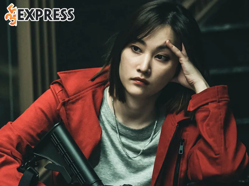 jeon-jong-seo-toa-sang-trong-money-heist-korea-joint-economic-area-35express