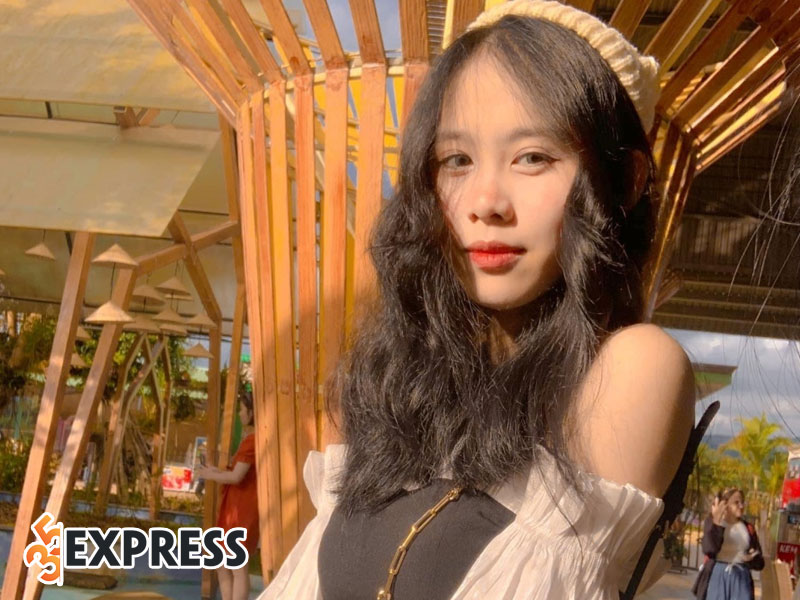 ngam-nhan-sac-doi-thuong-cua-a-hau-2-ngoc-hang-1-35express
