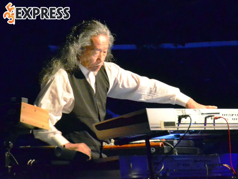 nhac-si-kitaro-tro-thanh-huyen-thoai-am-nhac-nhat-ban-2-35express