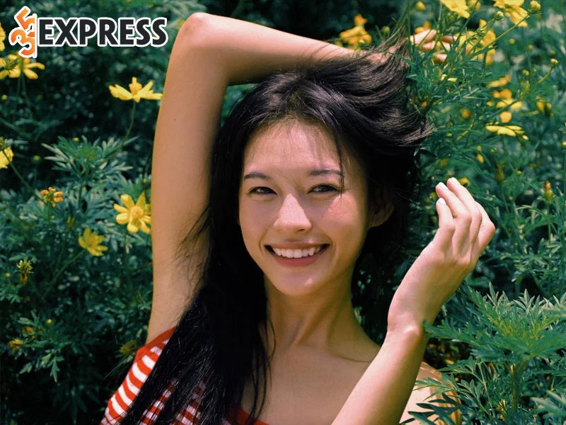nhung-hinh-anh-xinh-dep-cua-nguoi-mau-anh-nguyen-minh-ha-4-35express