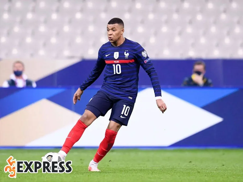 nhung-khoanh-khac-de-doi-cua-kylian-mbappe-tai-world-cup-2022-35express