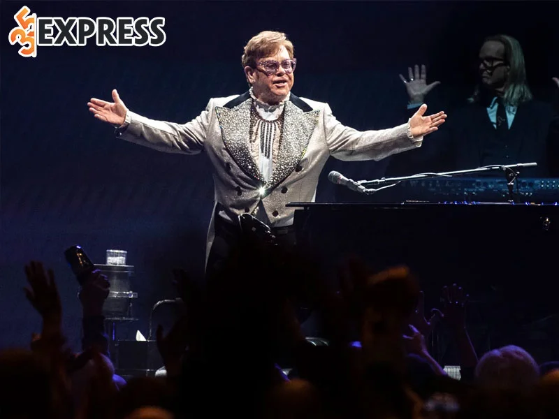 qua-khu-rieng-tu-cua-elton-john-35express