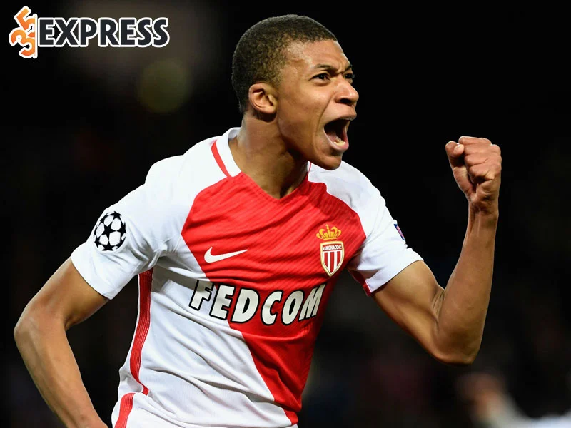 su-nghiep-bong-da-cua-cau-thu-tre-kylian-mbappe-1-35express