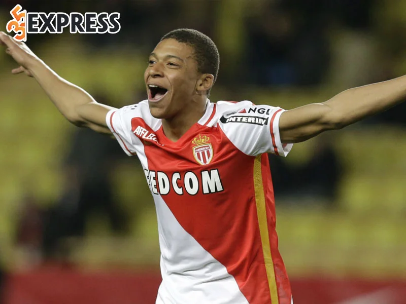 su-nghiep-bong-da-cua-cau-thu-tre-kylian-mbappe-35express