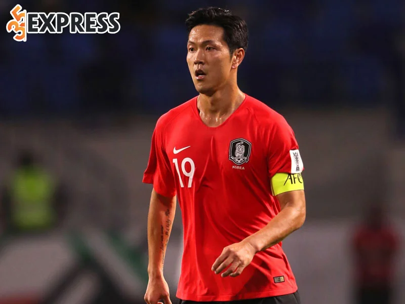 su-nghiep-bong-da-toa-sang-cua-cau-thu-kim-young-gwon-35express