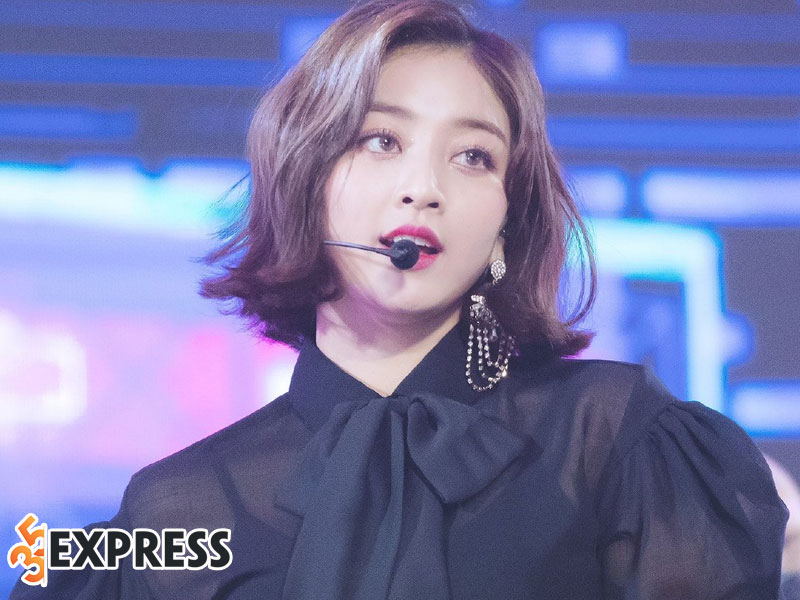 su-nghiep-ca-hat-cua-truong-nhom-jihyo-twice-3-35express