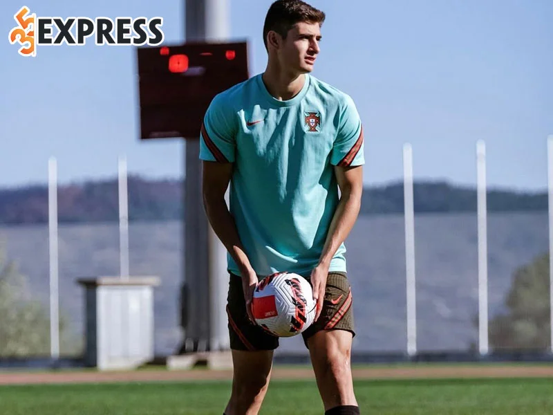 su-nghiep-cua-cau-thu-bong-da-antonio-silva-35express