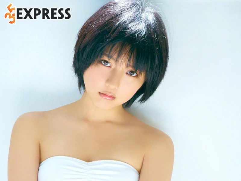 su-nghiep-than-tuong-cua-ca-si-erina-mano-2-35express