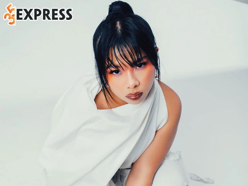 thuymusic-gay-sot-vi-phong-cach-va-giong-hat-giong-ariana-grande-1-35express