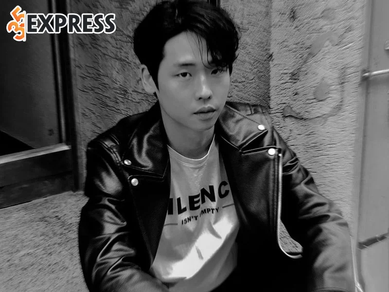 tom-tat-ve-ly-lich-tieu-su-cua-park-jung-woo-35express