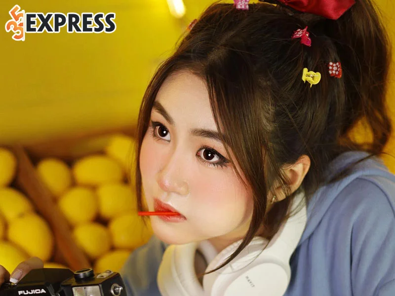 yen-noi-com-dien-tai-nang-nhung-cung-rat-khiem-ton-35express