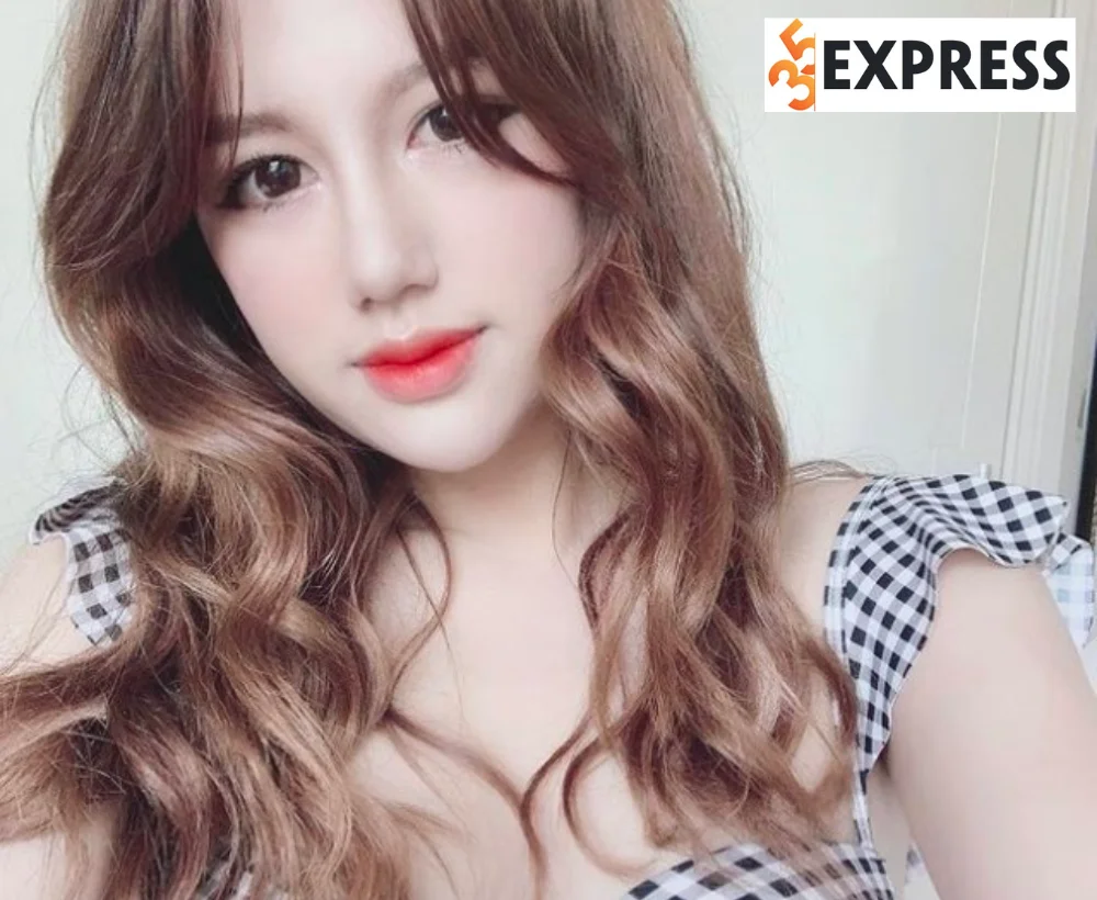 Thỉnh thoảng Hotgril bể bơi cũng đăng tải những tấm hình dễ thương