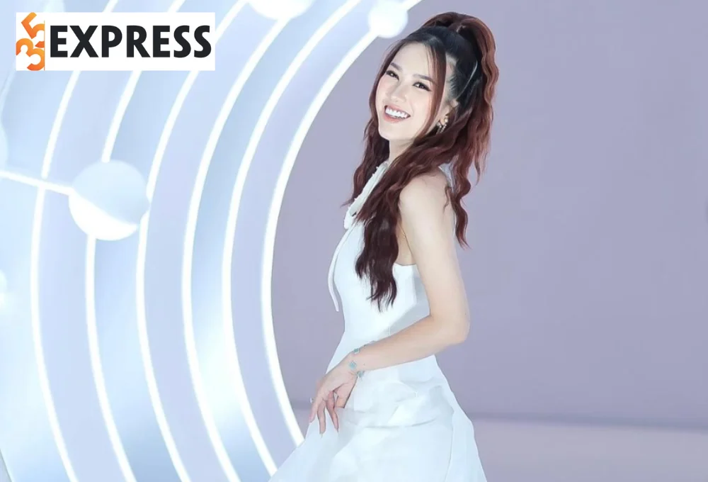 MC Thu Hà quen cầu thủ trong một sự kiện cô dẫn chương trình