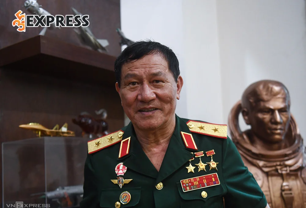 Phạm Tuân - Người Châu Á đầu tiên bay vào vũ trụ truyền lửa đam mê cho các em nhỏ vùng cao qua lễ hội khinh khí cầu