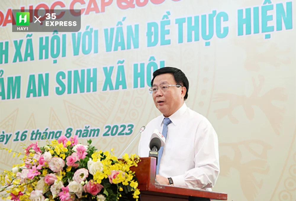 GS Nguyễn Xuân Thắng là ai? Nhận Huy hiệu 40 năm tuổi Đảng