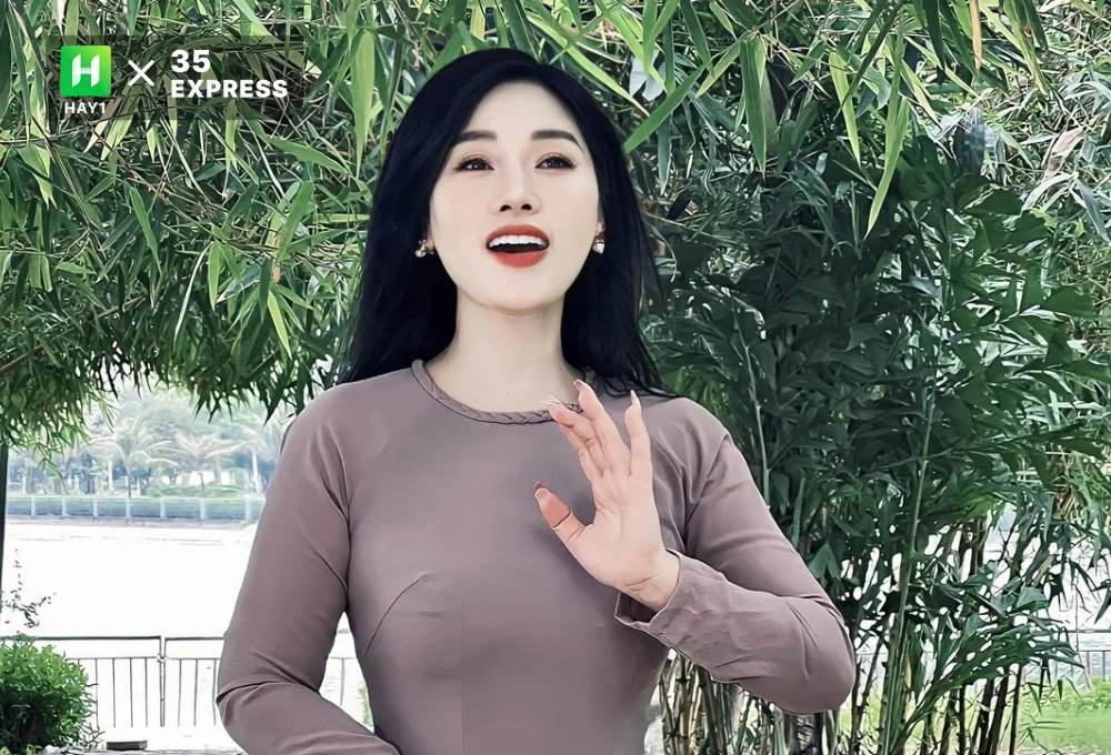 NSƯT Hương Giang