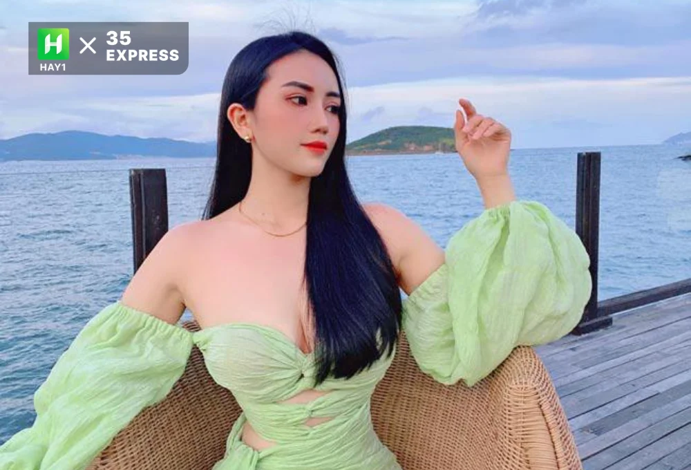 Nguyễn Ngọc Bích - “Cô giáo thể dục” khoe đường cong hoàn hảo