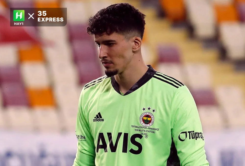 Altay Bayindir vẫn chưa chơi trận nào cho Man United mùa này.