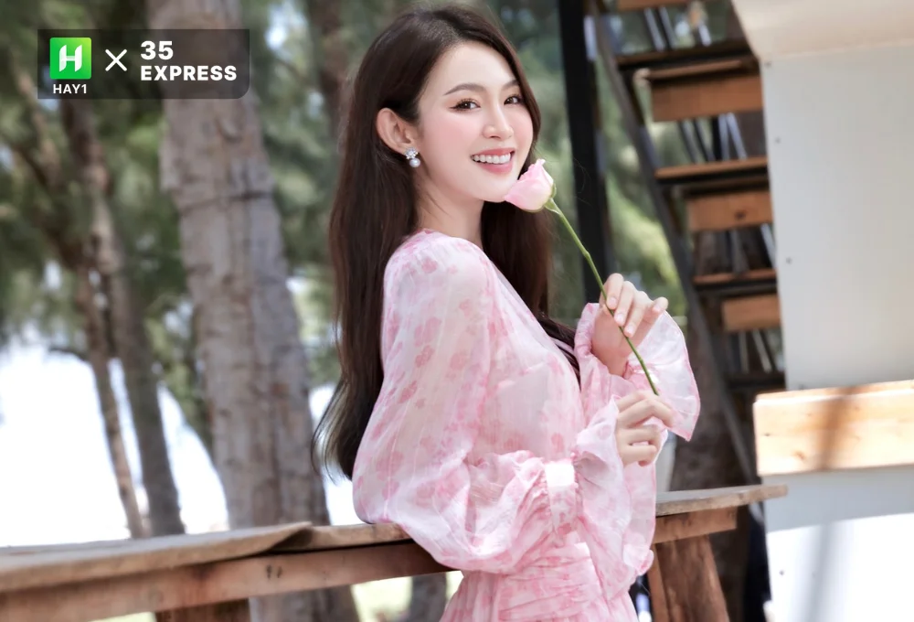 Phong cách thời trang ngọt ngào, trang nhã góp phần làm cho mỹ nhân Nghệ An Đậu Hải Minh Anh xinh như công chúa