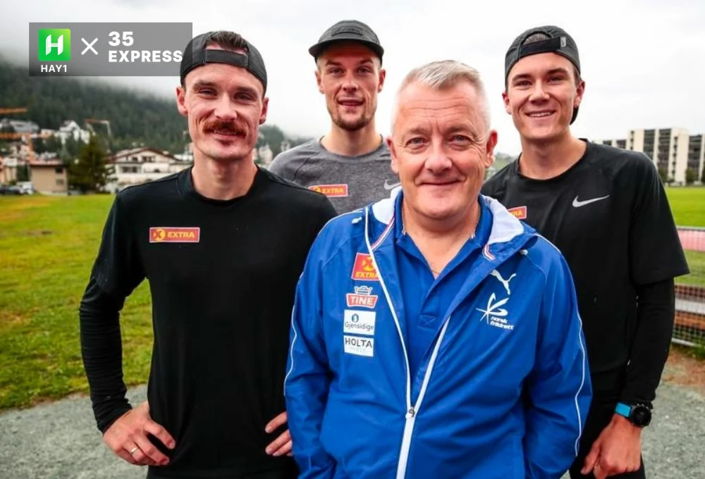 Ông Gjert (áo xanh) bên Jakob Ingebrigtsen (phải), Henrik và Filip thời còn huấn luyện các con trai.