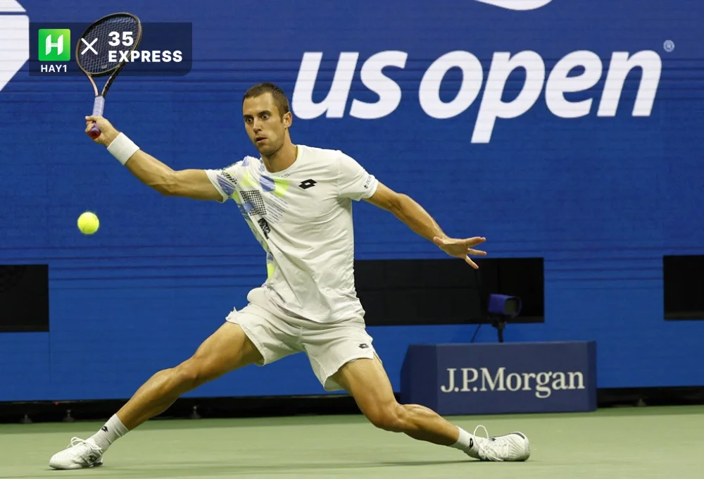 Laslo Djere đã khởi đầu ấn tượng, nhưng không đủ vững vàng để loại Djokovic