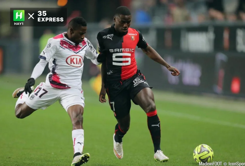 Paul Georges Ntep (phải) khi còn thi đấu cho CLB Rennes ở Ligue 1