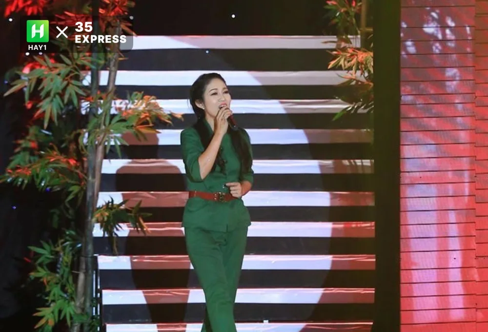 Thanh Thúy biểu diễn phục vụ bộ đội nơi đảo xa