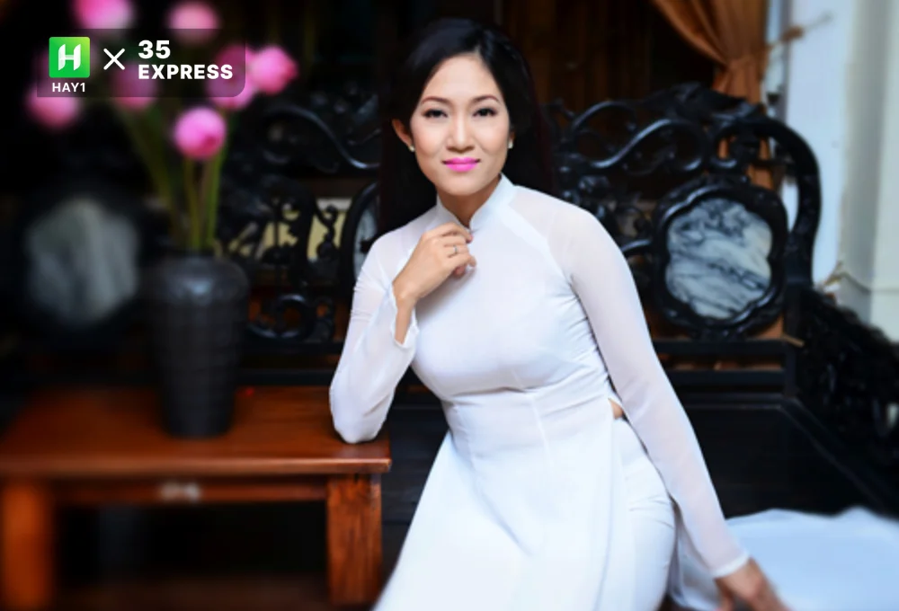 Sinh ra trong một gia đình quân nhân, Thanh Thúy thể hiện tình yêu âm nhạc từ nhỏ