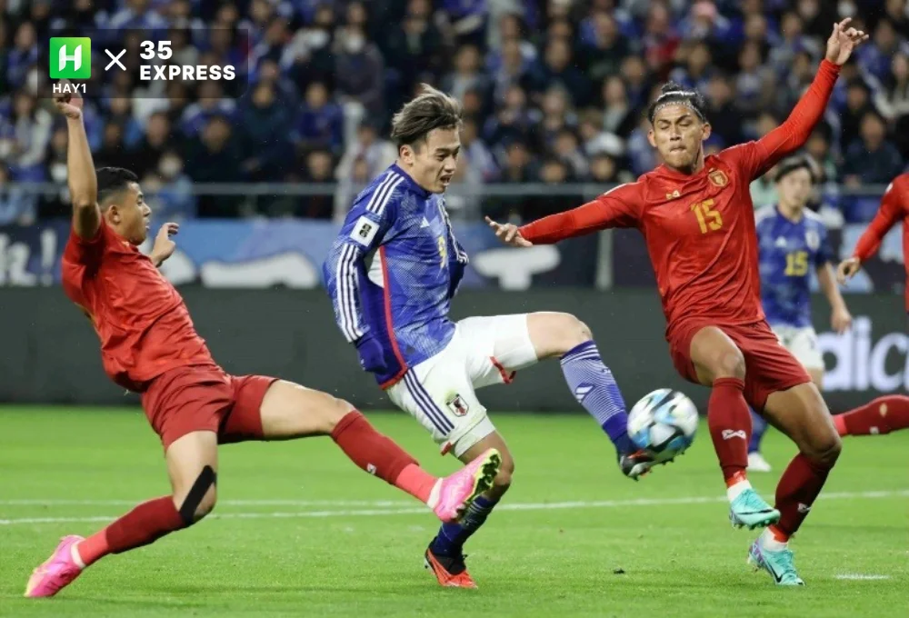 Ueda Ayase (giữa) dứt điểm trong trận Nhật Bản gặp Myanmar ở vòng loại thứ hai World Cup 2026 khu vực châu Á